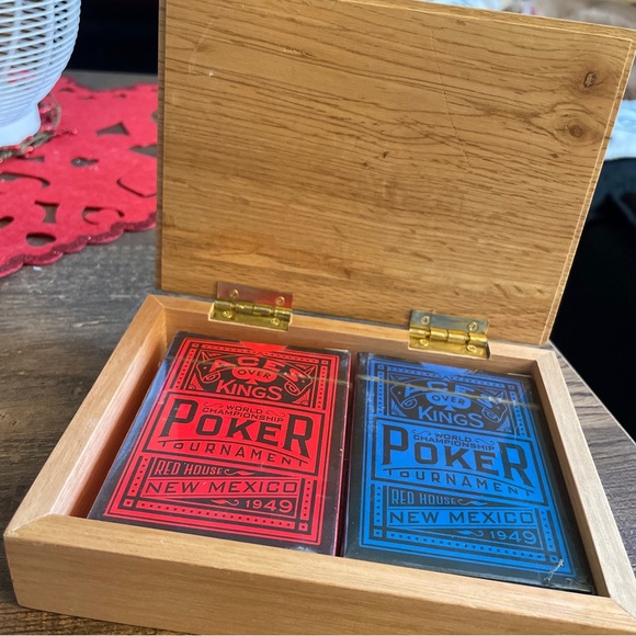 Aces Over Kings Two Decks of Poker Cards in Wood Box Sealed Decks - Picture 6 of 9